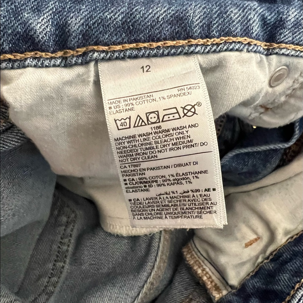 Old Navy High Waisted Shorts - Picture 4 of 4